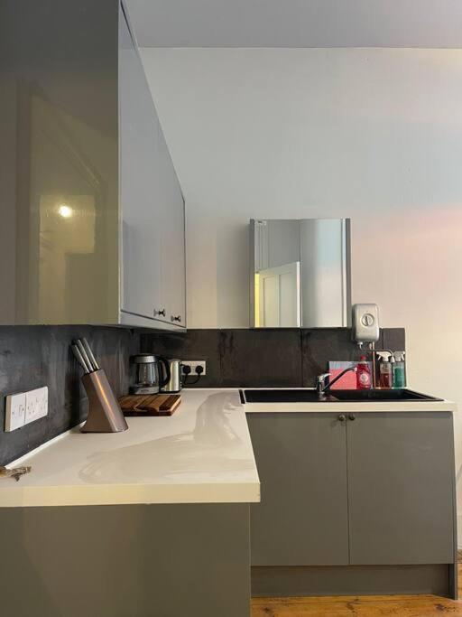 Ferienwohnung 4 Quiet Compact Studio With Garden View - Best Location - Comfortable - Quiet Hove Exterior foto