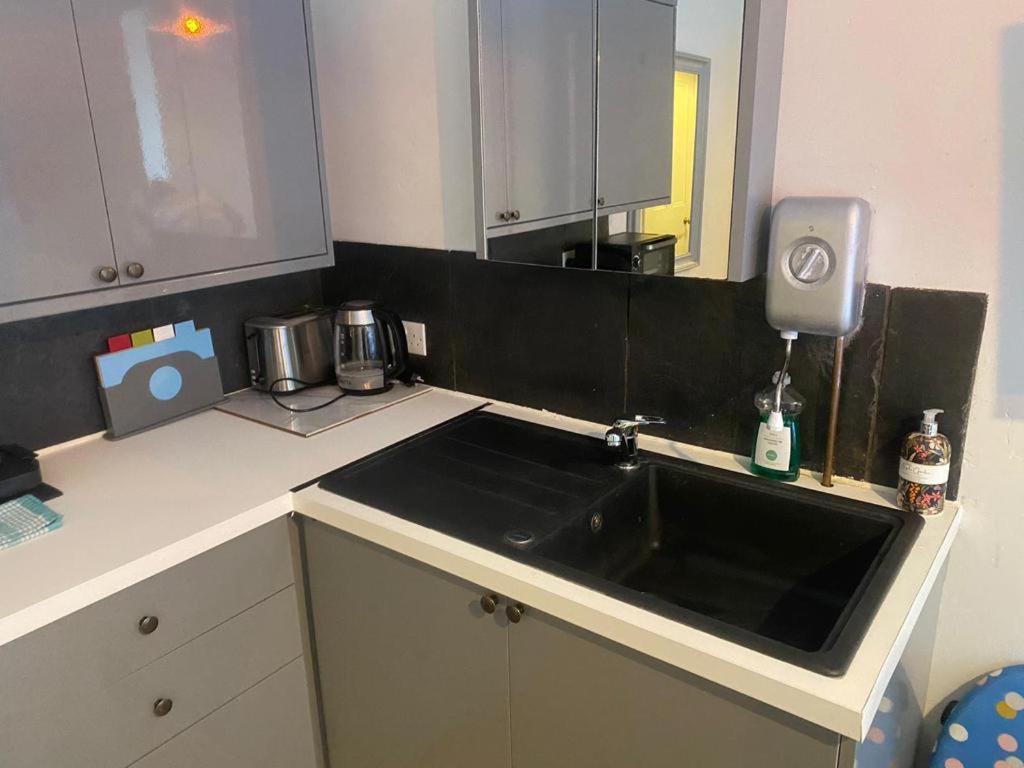 Ferienwohnung 4 Quiet Compact Studio With Garden View - Best Location - Comfortable - Quiet Hove Exterior foto
